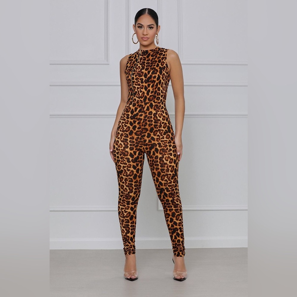 NWT Feelin' Frisky Zippered Leopard Jumpsuit (Leopard)